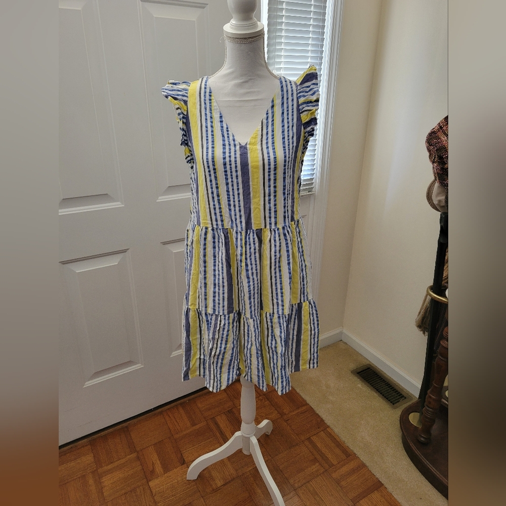 Ann Taylor LOFT Seersucker striped flutter sleeve dress Small cute
